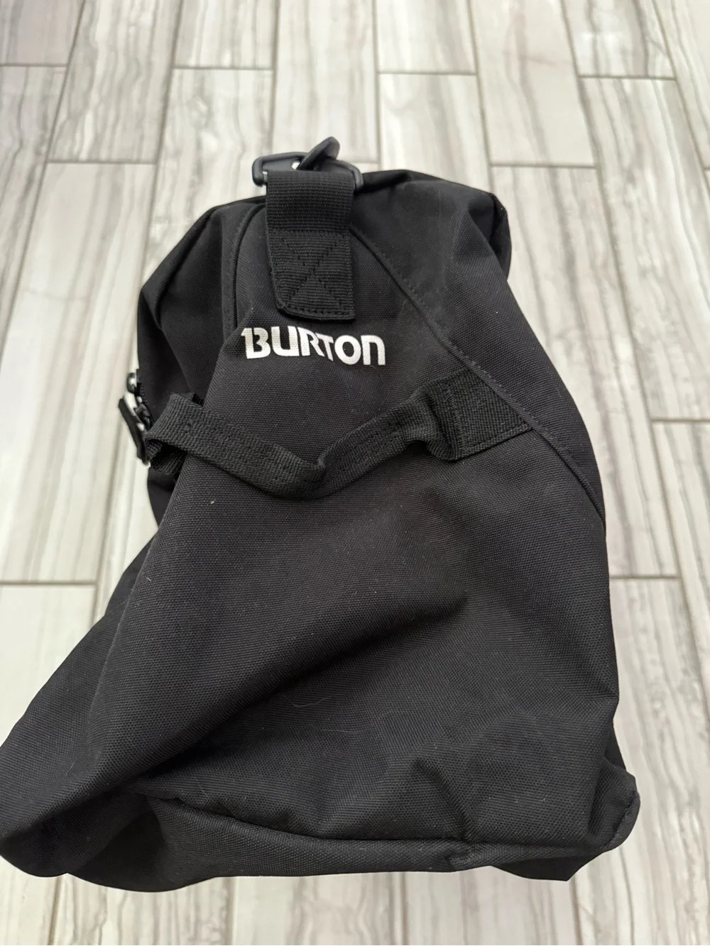 Burton duffle bag. EUC